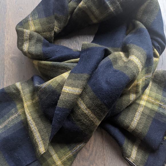 Banana Republic Plaid/Tartan Blanket Scarf - Picture 2 of 7